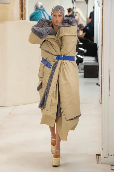 Look 25